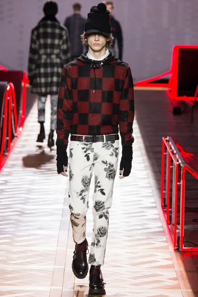 Look 44